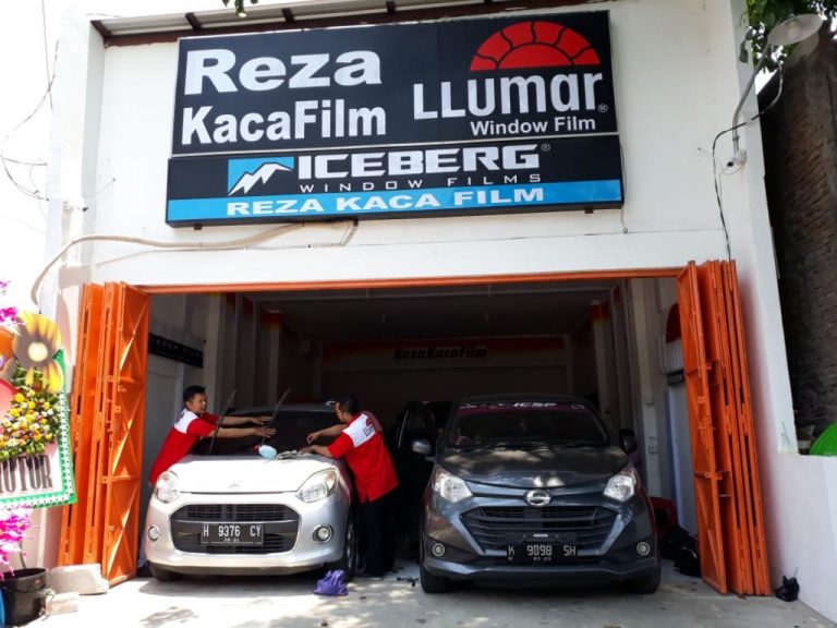 rezakacafilmsemarang.com