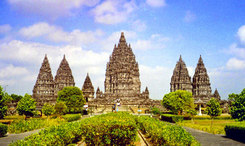 keindahan dan kekayaan Candi Prambanan