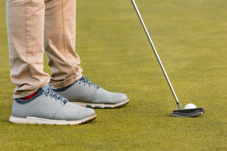 memilih stik golf