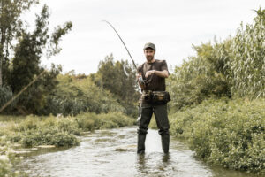 Memancing di sungai